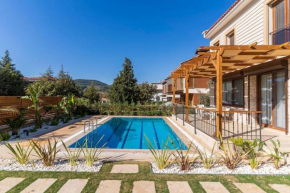 Luxurious Villa with Pool and Great Garden